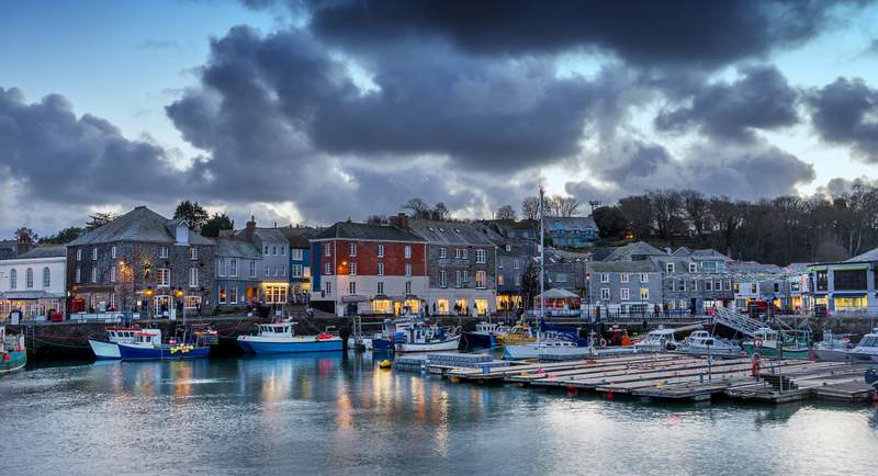 Tips on the best towns in Cornwall worth visiting - plus 10 best things to do in Cornwall, pretty places in cornwall and cute seaside towns in Cornwall perfect for holidays and weekend getaways in England. #uk #britain #seaside #holidays #vacation #beaches #seaviews #prettytowns #thingstodo #edenproject #newquay #tintagel #stmichaelsmount #stives #minacktheatre Tips on the best towns in Cornwall worth visiting - plus 10 best things to do in Cornwall, pretty places in cornwall and cute seaside towns in Cornwall perfect for holidays and weekend getaways in England. #uk #britain #seaside #holidays #vacation #beaches #seaviews #prettytowns #thingstodo #edenproject #newquay #tintagel #stmichaelsmount #stives #minacktheatre