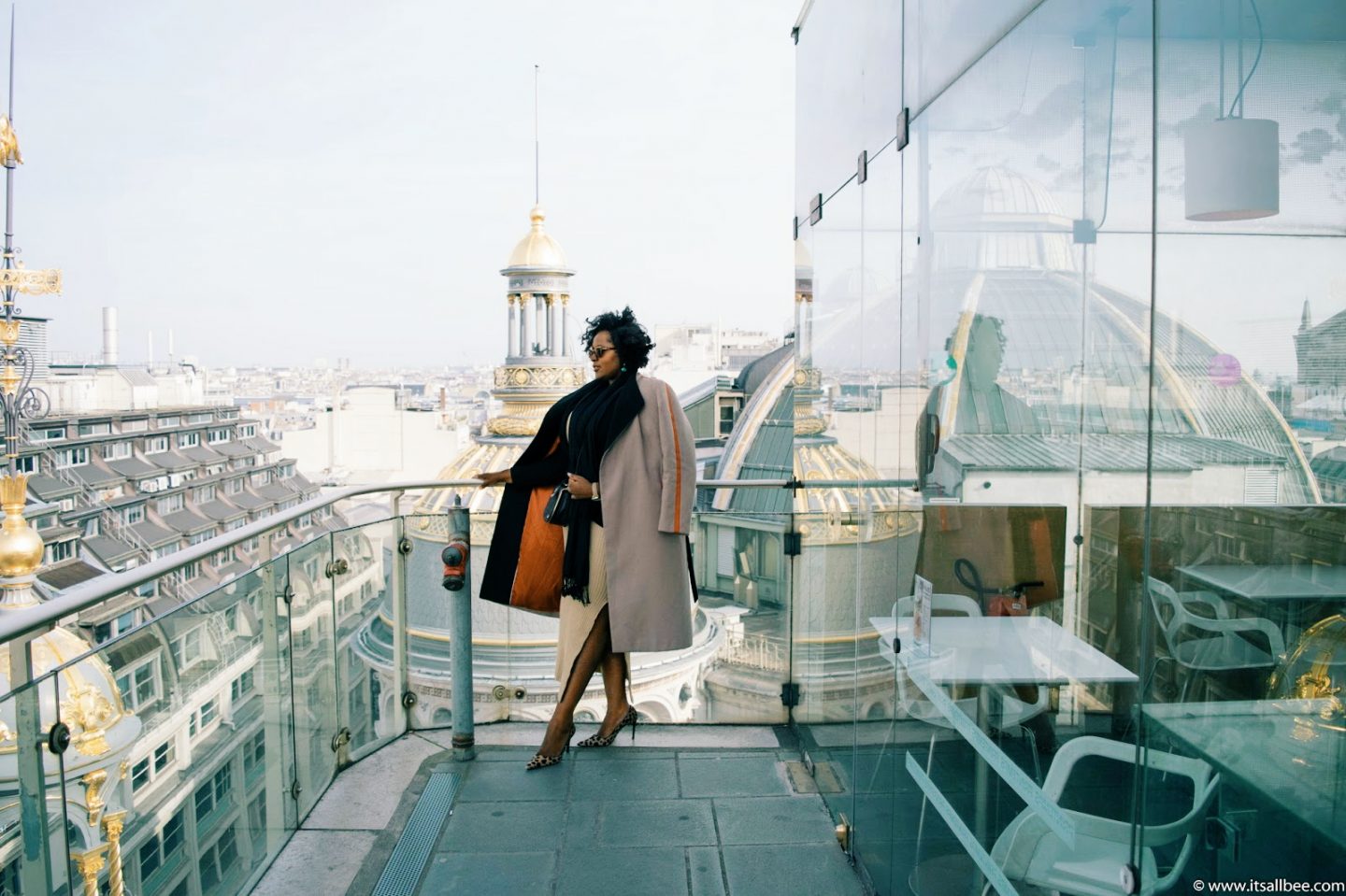 The best itinerary for London and Paris in one week. Get 3 days in London and 3 days in Paris with a chill-out day thrown in for DIY plans. Check out all the cool things to do in London in addition to must see places in Paris including a day trip to Versailles. #eiffeltower #towerbridge #londoneye #louvre #cafes #food #tours #views #traveltips #packingtips #fomo london and paris in a week itinerary | trip to london and paris
