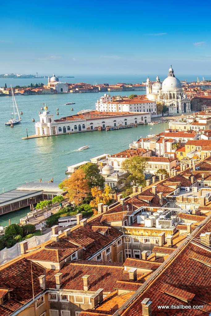A perfect Italy itinerary of Rome, Florence and Venice with day trips to Pisa and Pompeii. Tips on getting around and everything you need to know about costs, high speed train from Rome to Florence, where to stay and tips on options for the best Rome, Florence Venice package holiday tours. Italy Itinerary 1 -2 weeks | 10 days Italy itinerary #trip #traveltips #italy #traintravel Venice Viewpoints | Venice itinerary