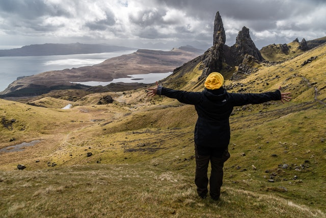 A guide to what to pack for Scotland with month by month guide on what to wear in Scotland from January to December. Your packing list for Scottish weather. #edinburgh #glasgow #scottish #uk #packinglist #adventure #trip #traveltips How to pack for scotland | Scotland packing list | packing list for scotland | what to wear in scotland in July #December #June #may #September #summer #winter #spring #hiking #march Scotland packing list | what to pack for Scotland in January | what to wear in Scotland | shoes for scotland | jackets for scotland