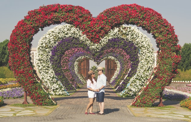A guide to the most romantic things to do in Dubai. From romantic places for couples to, the best romantic hotels in Dubai for the perfect date in addition to private desert safari, cool bars and restaurants, private tours and more ideas for the perfect romantic getaway in Dubai. #uae vacation #honeymoon #couples #trip #traveltips Romantic things to do for couples in Dubai