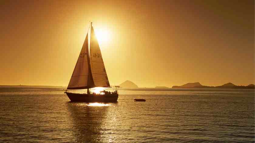 Guide to the best weekend getaways from Sydney all within a short drive. Quick and relaxing escapes from romantic escapes as well as quick family breaks. #itsallbee #traveltips #aussie #downunder #breaks #weekendtrips #adventure #spa #relaxing | cheap weekend getaways sydney | weekend breaks from sydney | long weekend getaways from sydney | weekend escapes from sydney | romantic weekend getaways sydney | short trips from sydney best getaways from sydney | weekend getaways near sydney